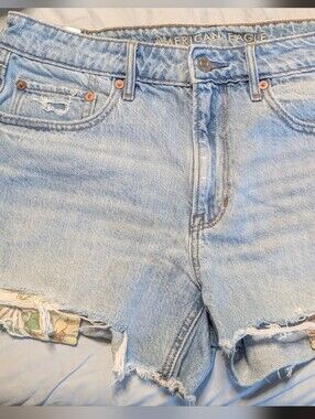 AMERICAN EAGLE-Tomgirl Shortie Shorts-Women's Size 6 Denim Distressed